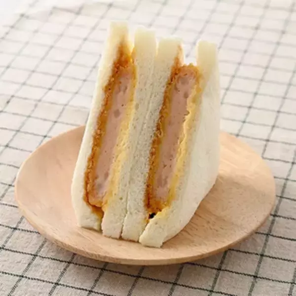 「今週新発売のファミマパンまとめ！『２層のいちごミルク蒸しケーキ』、『山梨県産白桃牛乳パン』など♪」の画像