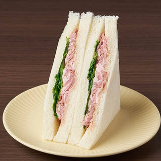 今週新発売のファミマパンまとめ！『２層のいちごミルク蒸しケーキ』、『山梨県産白桃牛乳パン』など♪