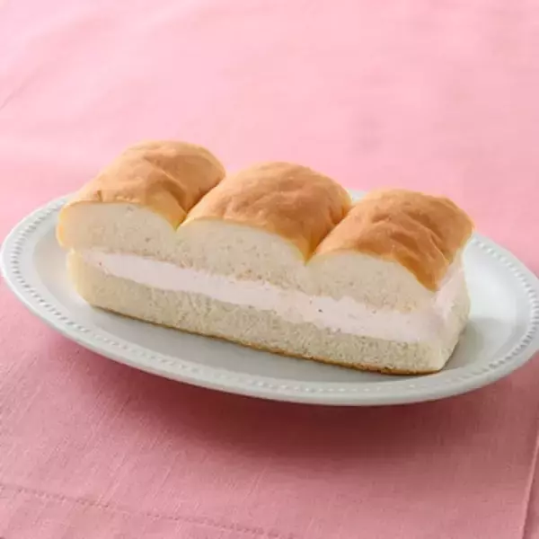「今週新発売のファミマパンまとめ！『２層のいちごミルク蒸しケーキ』、『山梨県産白桃牛乳パン』など♪」の画像
