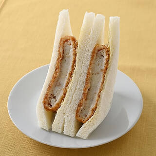今週新発売のファミマパンまとめ！『２層のいちごミルク蒸しケーキ』、『山梨県産白桃牛乳パン』など♪