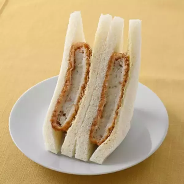 「今週新発売のファミマパンまとめ！『２層のいちごミルク蒸しケーキ』、『山梨県産白桃牛乳パン』など♪」の画像