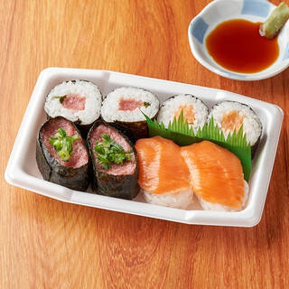 今週新発売の寿司まとめ！『寿司おむすび　海鮮サラダ』、『ふっくらお揚げのいなり』など♪