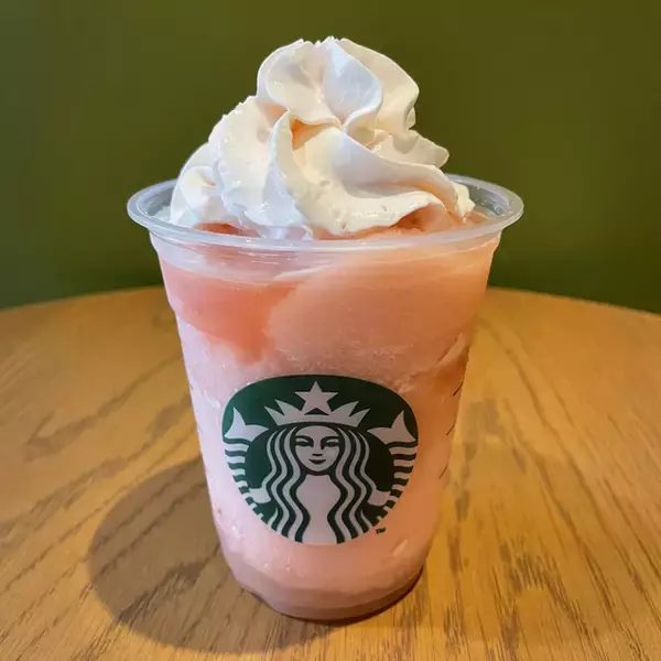 「【スタバ新作】夏の定番！桃づくしな圧倒的果実感が味わえる『桃MORE フラペチーノ®』をレポート♪」の画像