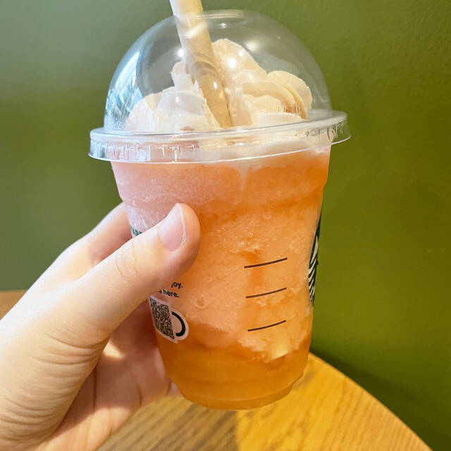 【スタバ新作】夏の定番！桃づくしな圧倒的果実感が味わえる『桃MORE フラペチーノ®』をレポート♪
