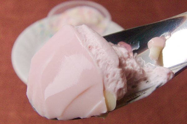 セブンに桜がもう咲いた！？　一足お先にもっちりとろける春到来！：今週のコンビニスイーツランキング