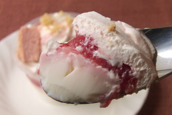 セブンのいちごが続々登場！　和菓子・洋菓子ミルクを添えて：今週のコンビニスイーツランキング