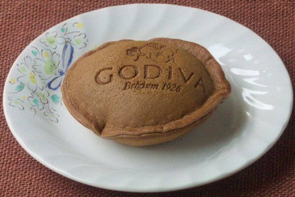 ローソンおなじみGODIVAコラボ！　どらがタルトがショコラを纏う！：今週のコンビニスイーツランキング