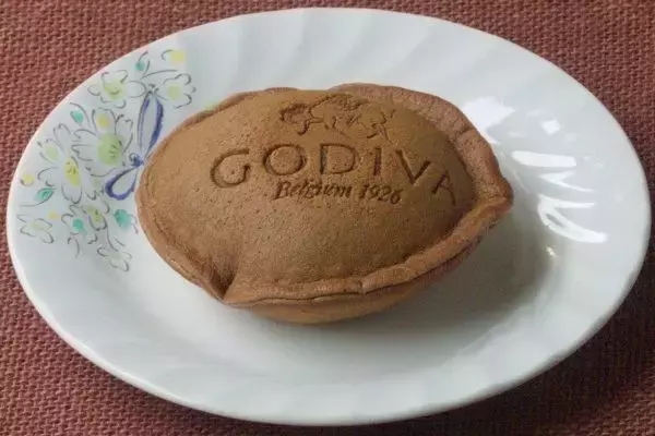 「ローソンおなじみGODIVAコラボ！　どらがタルトがショコラを纏う！：今週のコンビニスイーツランキング」の画像