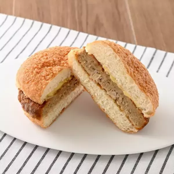 「今週新発売のボリュームのある食べものまとめ！『てりたまハンバーグおむすび』、『くり～むたっぷりプリン』など♪」の画像