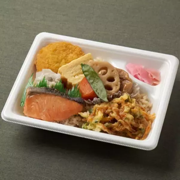 「今週新発売のファミマお弁当まとめ！『直火焼きで香ばしい焼おむすび茶漬け　鮭』、『てんこ盛！デミオムライス＆ナポリタン』など♪」の画像