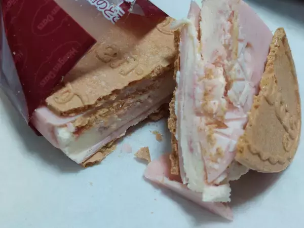 「濃密なチーズアイスがクセになる♡『チーズケーキ系アイス』の「おすすめ」人気ランキングTOP3」の画像