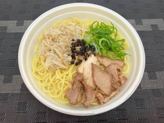 今週新発売のボリュームのある食べものまとめ！『一平ちゃん夜店の焼そば　大盛　具材大入』、『メンチカツドーナツ』など♪