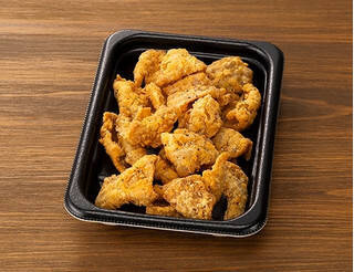 今週新発売の唐揚げまとめ！『鶏皮唐揚げ』、『塩と醤油　２種の唐揚げ＆チャーハン』など♪