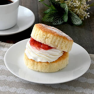 今週新発売のしっとりまとめ！『パンケーキバーガー　ストロベリー』、『しっとりもっちり食感のコッペパン　ミルククリーム』など♪