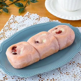 今週新発売のしっとりまとめ！『パンケーキバーガー　ストロベリー』、『しっとりもっちり食感のコッペパン　ミルククリーム』など♪