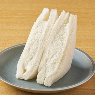 今週新発売のファミマパンまとめ！『クレームブリュレ風クイニーアマン』、『カスタード＆ホイップデニッシュ』など♪