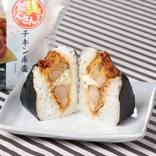 今週新発売のファミマおにぎりまとめ！『おかかごはんおむすび』、『ＳＰＡＭデカたま　コンビーフハッシュ入り』など♪