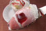 「ローソン春めくいちごスイーツ！　赤く輝くピンクのフレーバー！：今週のコンビニスイーツランキング」の画像27