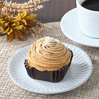 今週新発売の生クリームまとめ！『たべる牧場プレミアム』、『カスタード＆ミルクホイップと生チョコ＆ミルクホイップ』など♪