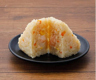 今週新発売の海老まとめ！『具！おにぎり　まるであおさ香る海老天丼』、『オムライスおむすび　海老トマトクリームソース』など♪