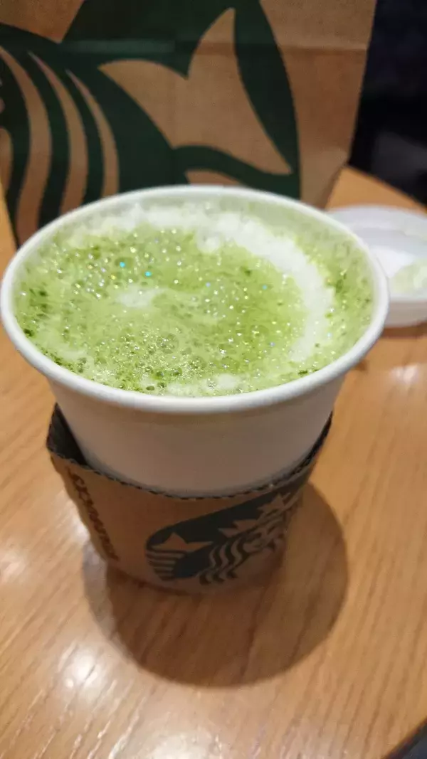 「ほろ苦な和風テイストがクセになる♪『抹茶味ドリンク』のトレンド「食べたい」人気ランキング」の画像