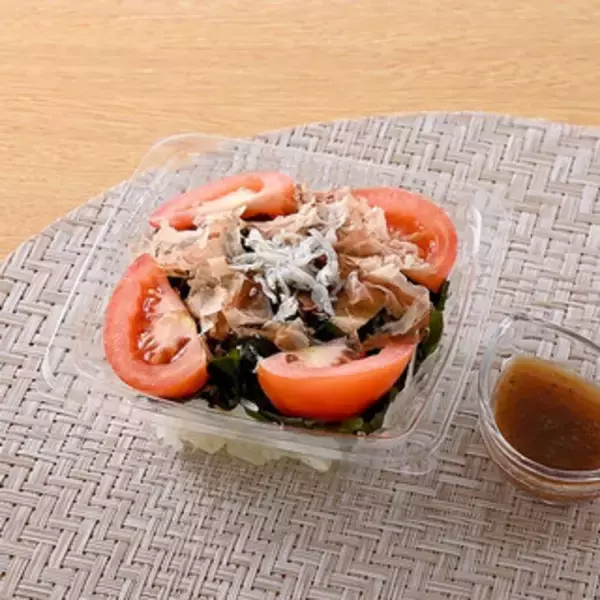 「今週新発売のトマト料理まとめ！『１／２日分の野菜　トマトソースグラタン』、『トマトとレタスのイタリアンサラダ』など♪」の画像