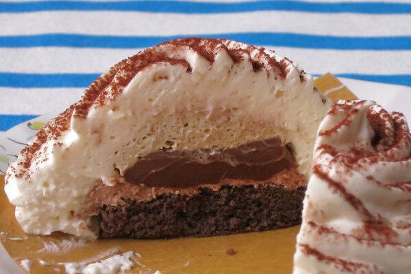 ＼ローソンスイーツを食レポ♪／白い山にも春の訪れ！　猿田彦珈琲謹製「ティラミスモンブランケーキ」