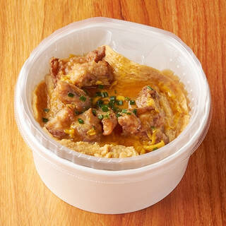 今週新発売の唐揚げまとめ！『ミートボールと唐揚げとタコさんウインナー』、『おかずが主役　メンチカツ＆唐揚げ弁当』など♪