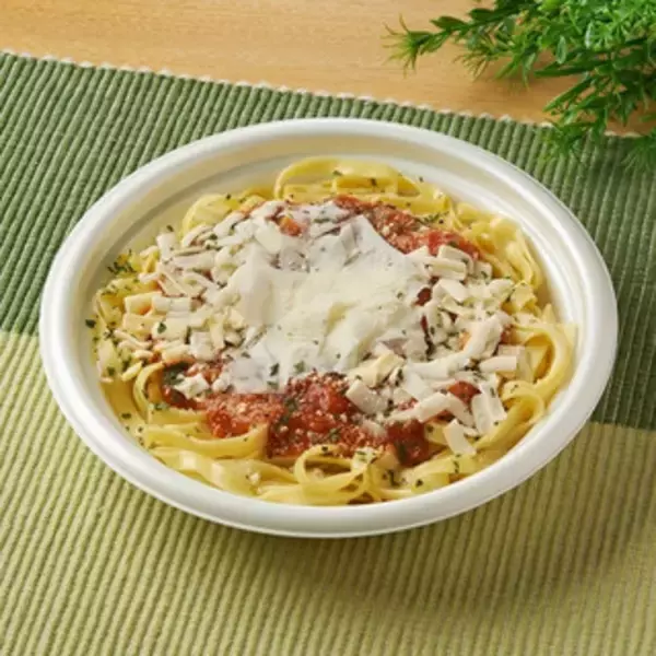 「今週新発売のトマトまとめ！『トマトソースのオムライス』、『生パスタ　チーズとトマト』など♪」の画像