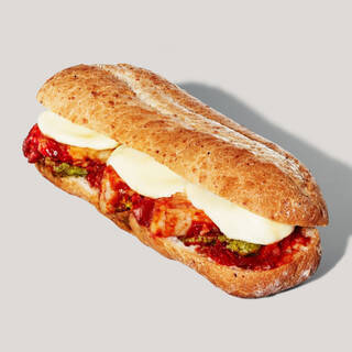 今週新発売のトマトまとめ！『トマトソースのオムライス』、『生パスタ　チーズとトマト』など♪