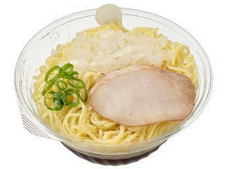 今週新発売のコンビニラーメンまとめ！『黒旨スープの冷かけ竹　岡式醤油ラーメン』、『ごまダレで食べる蒸し鶏ラーメンサラダ』など♪
