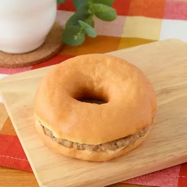 「今週新発売のファミマパンまとめ！『白いレアチーズパン』、『濃い味チーズケーキ』など♪」の画像