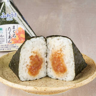 今週新発売のファミマおにぎりまとめ!『スーパー大麦 枝豆チーズ』、『しめさば寿司』など♪