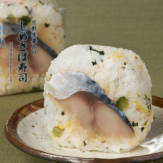 今週新発売のファミマおにぎりまとめ!『スーパー大麦 枝豆チーズ』、『しめさば寿司』など♪