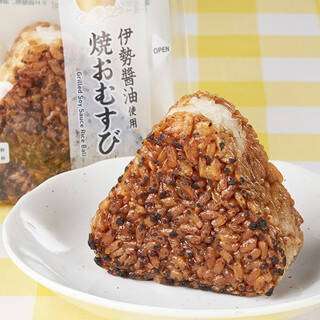 今週新発売のファミマおにぎりまとめ!『スーパー大麦 枝豆チーズ』、『しめさば寿司』など♪