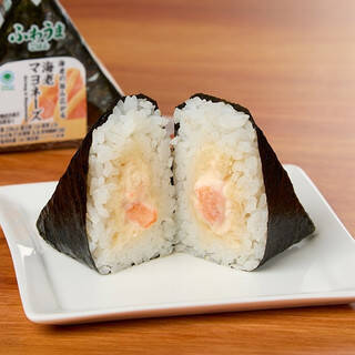 今週新発売のファミマおにぎりまとめ!『スーパー大麦 枝豆チーズ』、『しめさば寿司』など♪