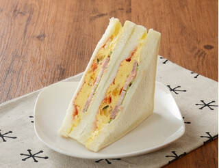 今週新発売のローソンパンまとめ！『もっちりとした白いチーズパン』、『もっちりとした黒いチョコパン』など♪