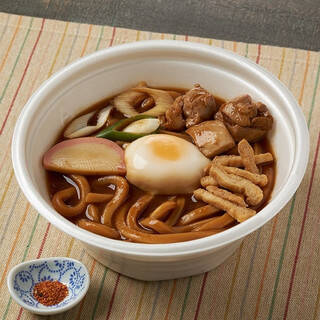 今週新発売の鶏肉まとめ！『鶏ごぼう味めしおむすび　青森県産ごぼう使用』、『印度料理シタール監修　生クリームのコク濃厚バターチキンカレー』など♪