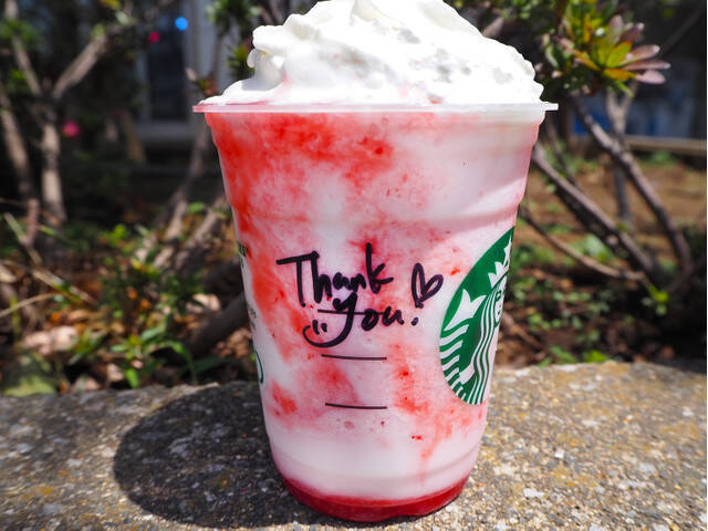 【スタバ新作】人気の「ストロベリーフラペチーノ®」が今年も登場！今回は「チョコレートver. 」も！新作フラペチーノを先取りレポ♪