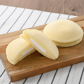 今週新発売のファミマパンまとめ！『もちっと濃厚ミルクパンケーキ』、『生スコーン６個入　カフェラテ』など♪