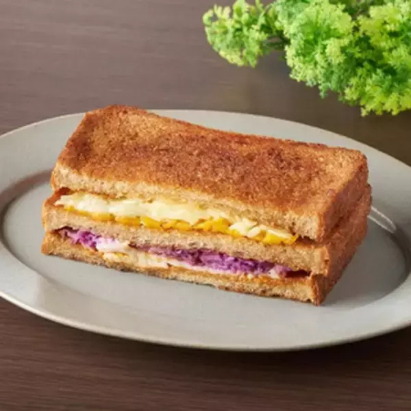 「今週新発売のファミマパンまとめ！『ダブルチョコサンド』、『生フランスフレンチトースト　はちみつ』など♪」の画像