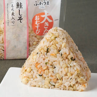 今週新発売のファミマおにぎりまとめ！『ＳＰＡＭ　むすび　スクランブル明太子』、『しそわかめおむすび　三陸産わかめ使用』など♪