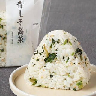 今週新発売のファミマおにぎりまとめ！『ＳＰＡＭ　むすび　スクランブル明太子』、『しそわかめおむすび　三陸産わかめ使用』など♪