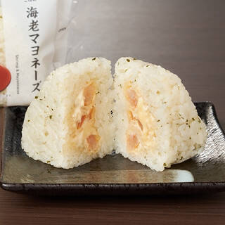 今週新発売のファミマおにぎりまとめ！『ＳＰＡＭ　むすび　スクランブル明太子』、『しそわかめおむすび　三陸産わかめ使用』など♪