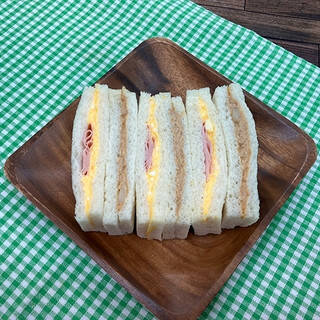 今週新発売のファミマパンまとめ！『ふんわりブールパン　コーヒー』、『ハムたまランチＢＯＸ』など♪