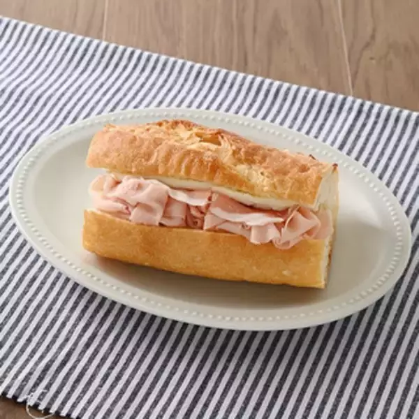 「今週新発売のファミマパンまとめ！『ふんわりブールパン　コーヒー』、『ハムたまランチＢＯＸ』など♪」の画像