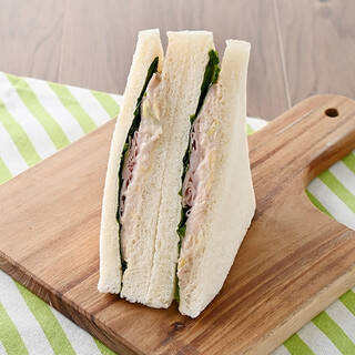 今週新発売のファミマパンまとめ！『ふんわりブールパン　コーヒー』、『ハムたまランチＢＯＸ』など♪