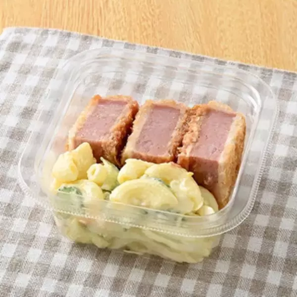 「今週新発売のファミマお惣菜まとめ！『バジルソースのポテトグラタン』、『ハーブ＆スパイス使用直火焼きラム』など♪」の画像