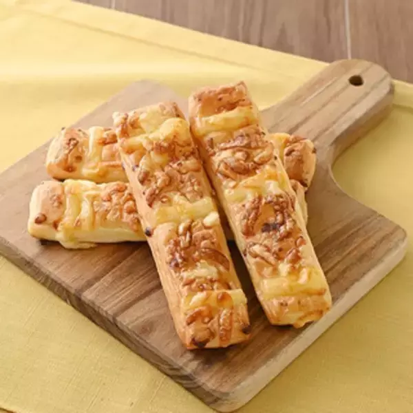 「今週新発売のファミマパンまとめ！『ダブルホイップメロンパン』、『大きなサンドイッチ　たまごづくし』など♪」の画像