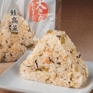 今週新発売のファミマおにぎりまとめ！『大きなおむすび　鮭高菜』、『だし入り醤油ご飯　海苔佃煮　昆布入り』など♪
